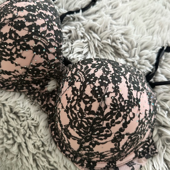 Victoria’s Secret 36D Very Sexy Push Up - Picture 4 of 7